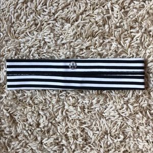 Lululemon flyaway headband